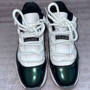 Air Jordan 11 low “Easter” white/emerald sz 8.5